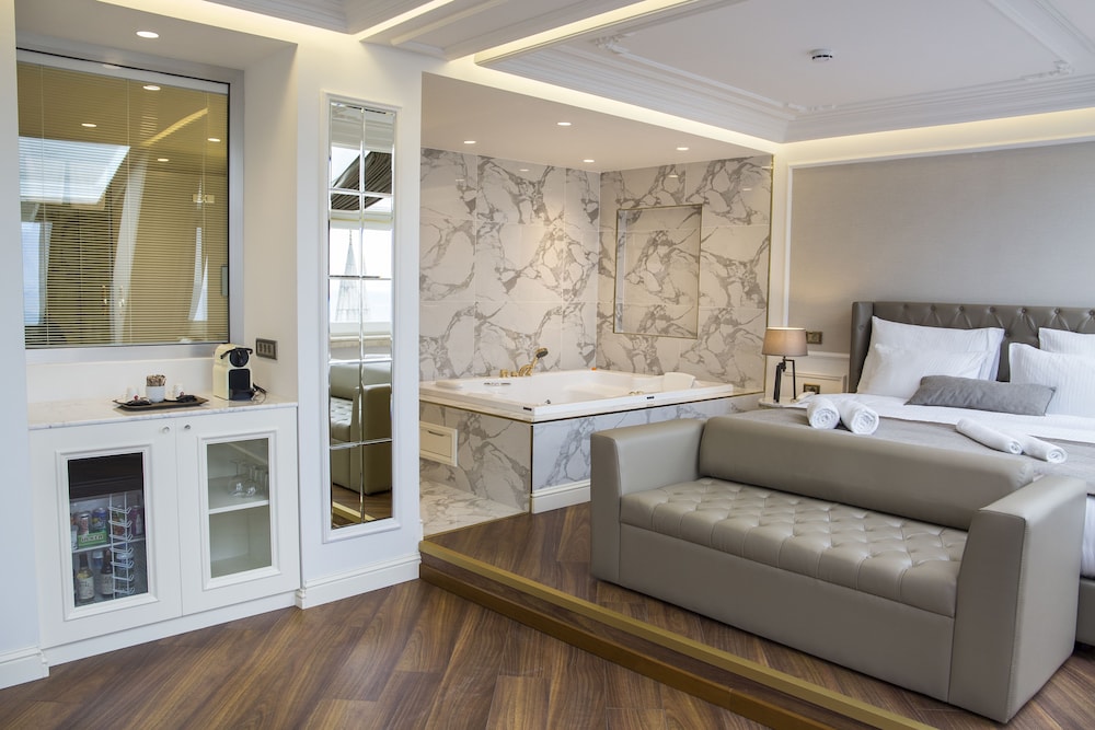 King Suite with Sea View photo 2