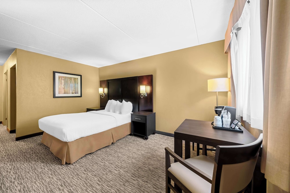 Standard Room, 1 Queen Bed, Non Smoking photo 2