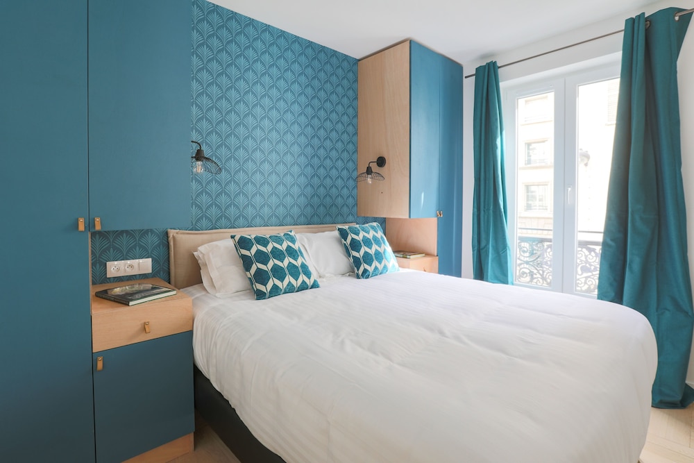 Signature Quadruple Room photo 3