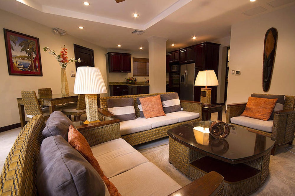Luxury Condo, 3 Bedrooms, Kitchen photo 1