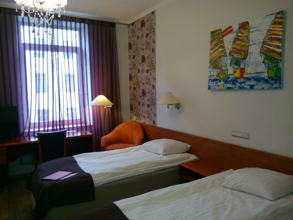 Double or Twin Room - Photo 6