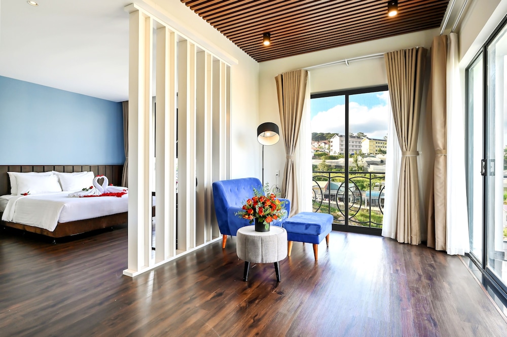 Signature Room - Photo 2