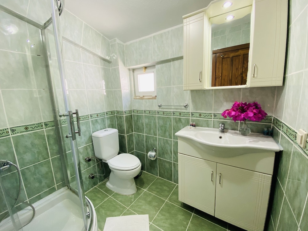 Standard Twin Room - Photo 2