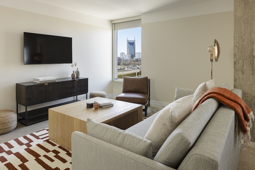 Suite, 1 Bedroom - Photo 1