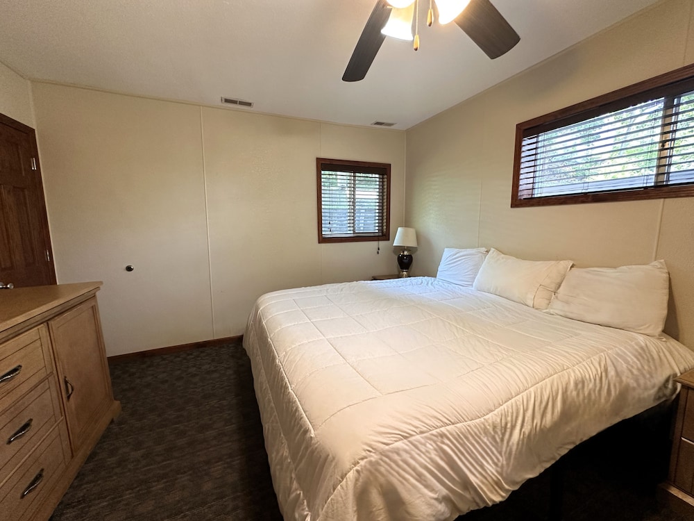Family Suite, 1 King Bed with Sofa bed, Kitchen, Lake View