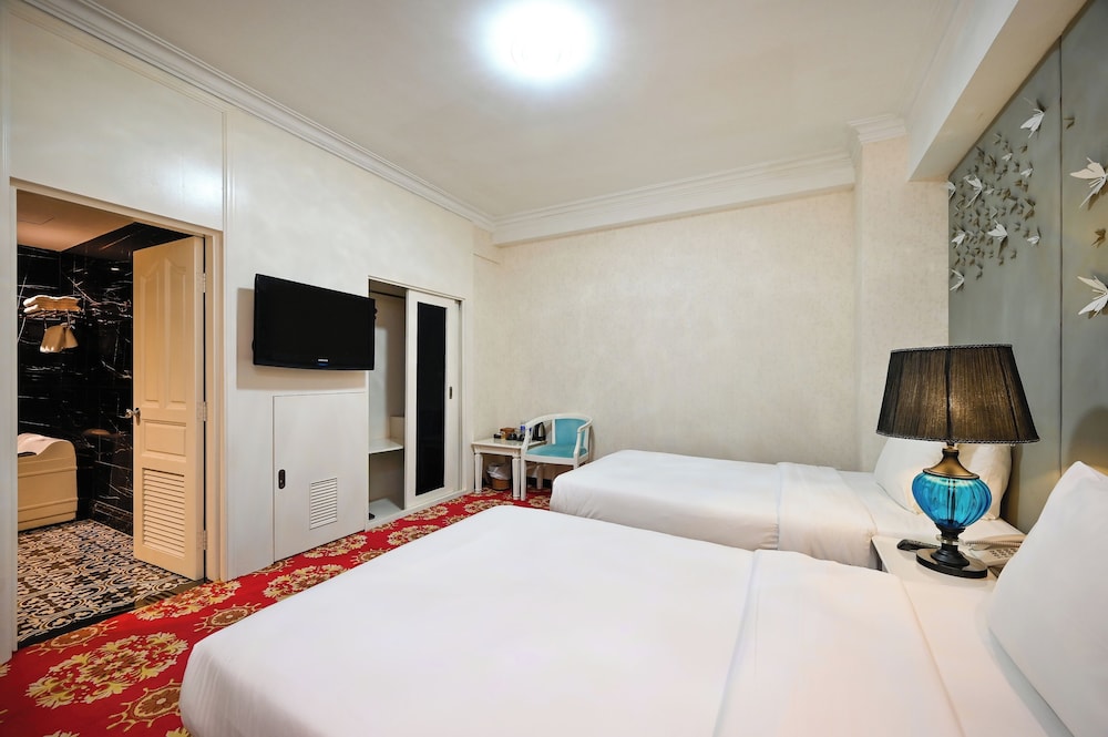 Deluxe Twin Room, No Windows photo 2