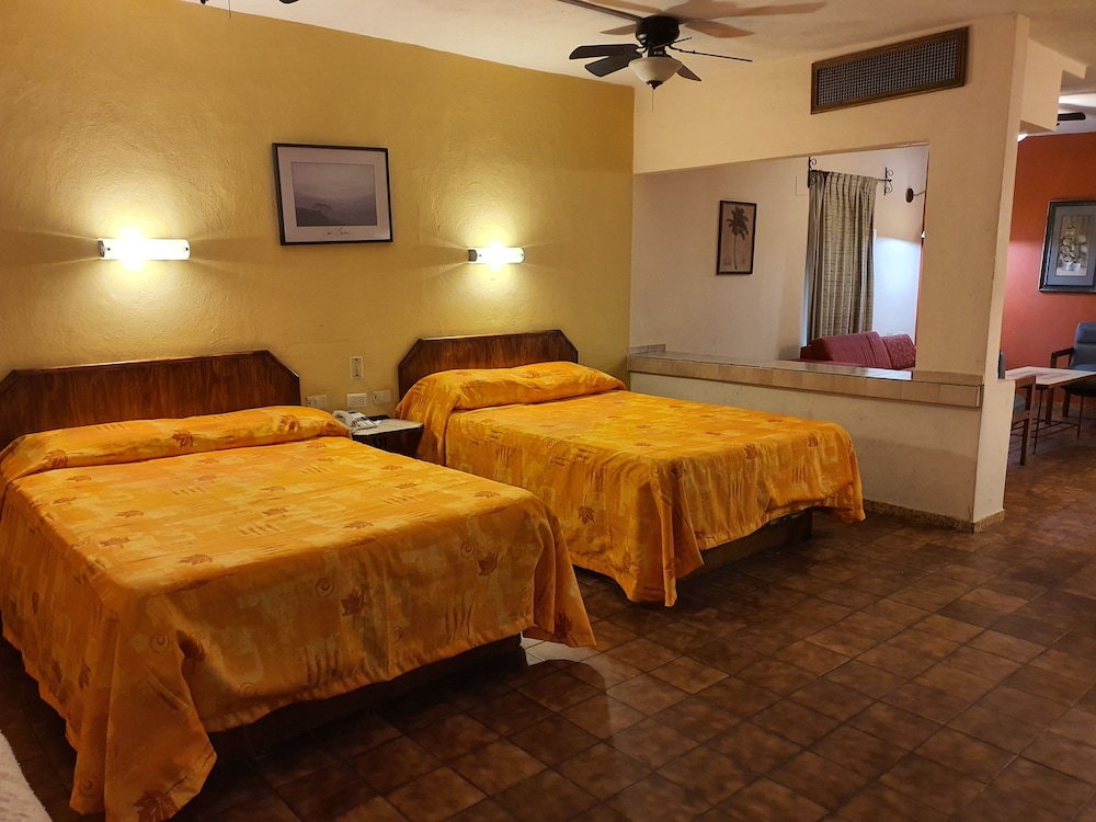 Executive Suite - Photo 18