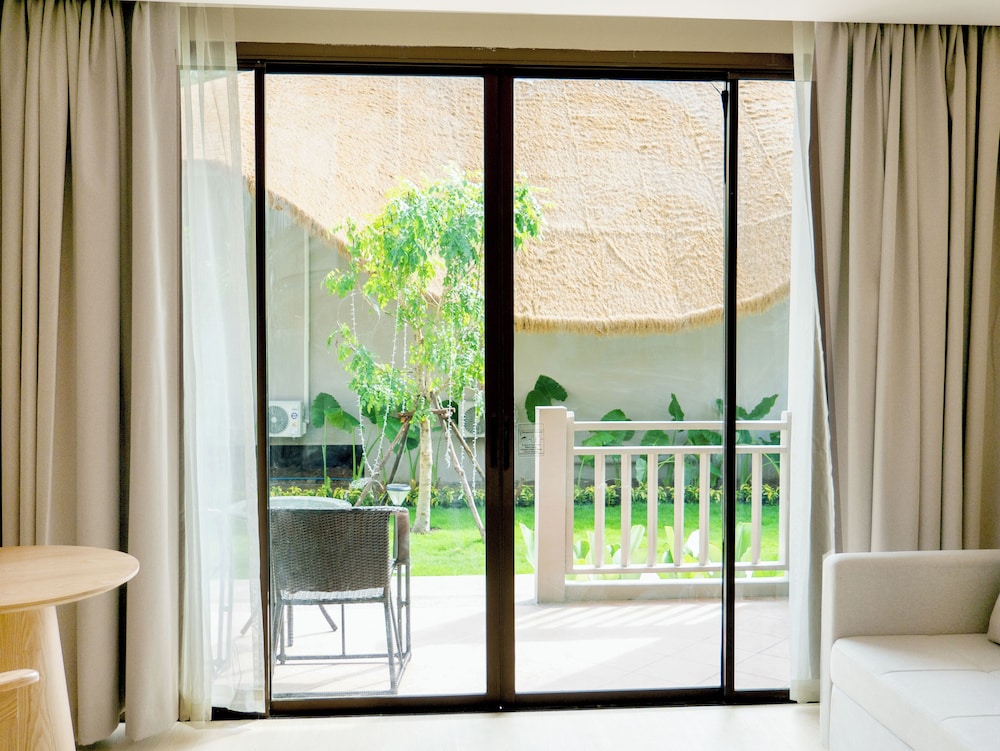 Deluxe Room, Garden View - Photo 7