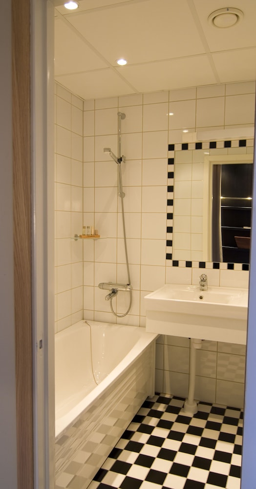 Deluxe Room, Non Smoking - Photo 17