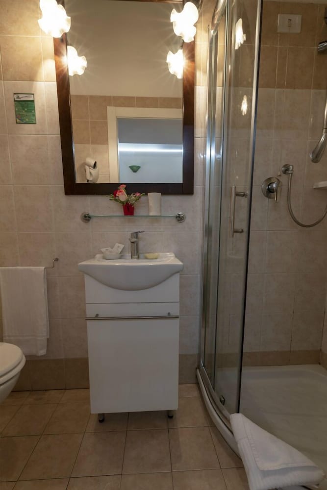 Basic Double Room photo 2