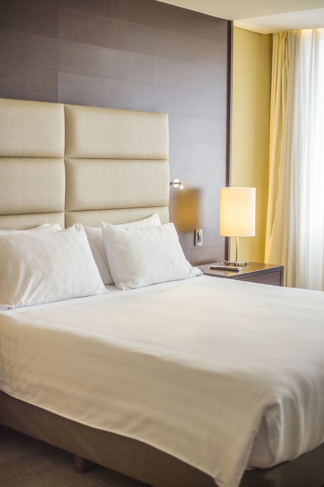 Deluxe Room, 1 Queen Bed (Deluxe Junior Suite Queen Bed) - Photo 1
