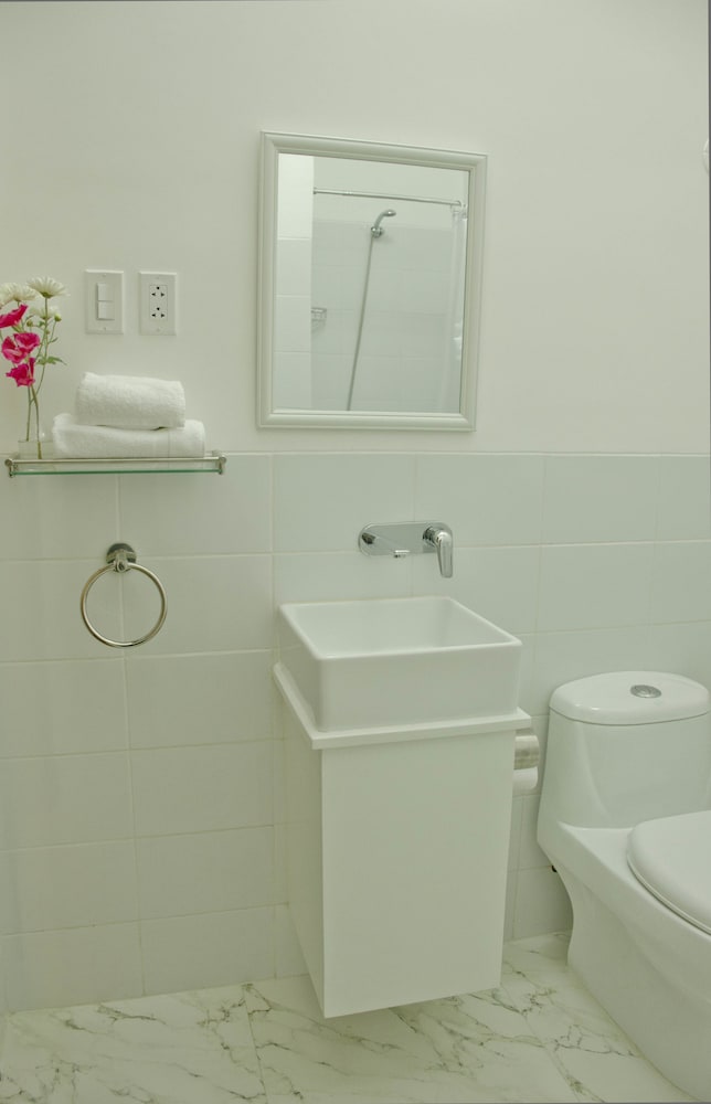 Deluxe Queen Room 1 (External Private Bathroom) photo 2