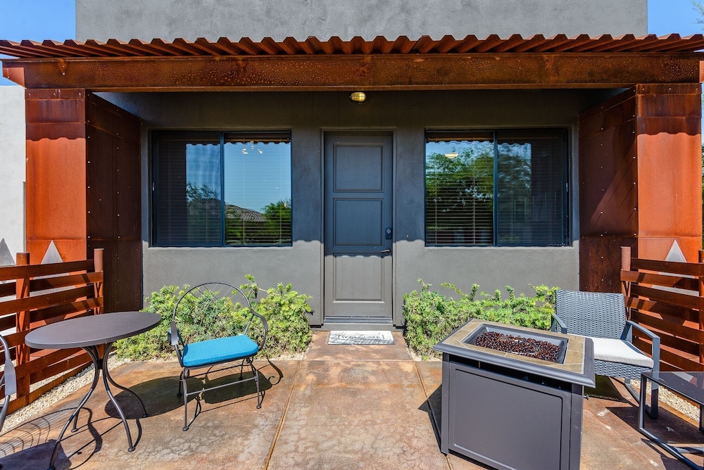 House, 5 Bedrooms photo 2