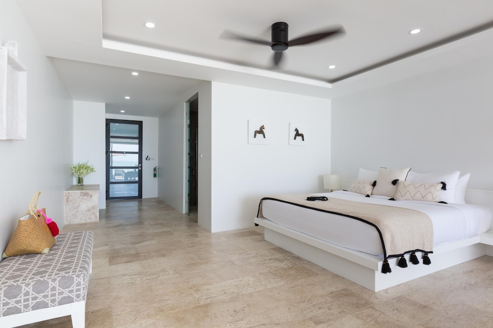 1 Bedroom Sea View Pool Suite - Photo 6