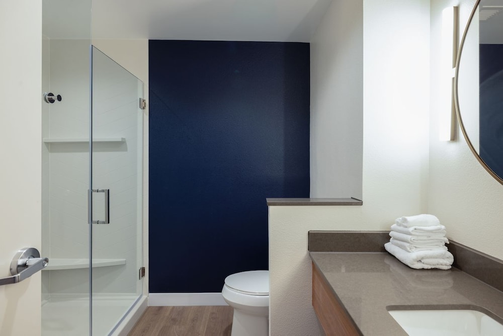 Standard Room, 1 King Bed (Hearing Accessible) photo 3