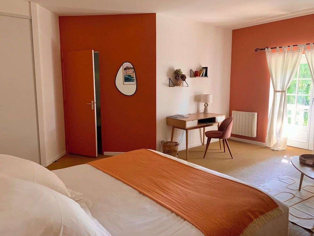 Luxury Room, 1 Queen Bed, Non Smoking, Garden View