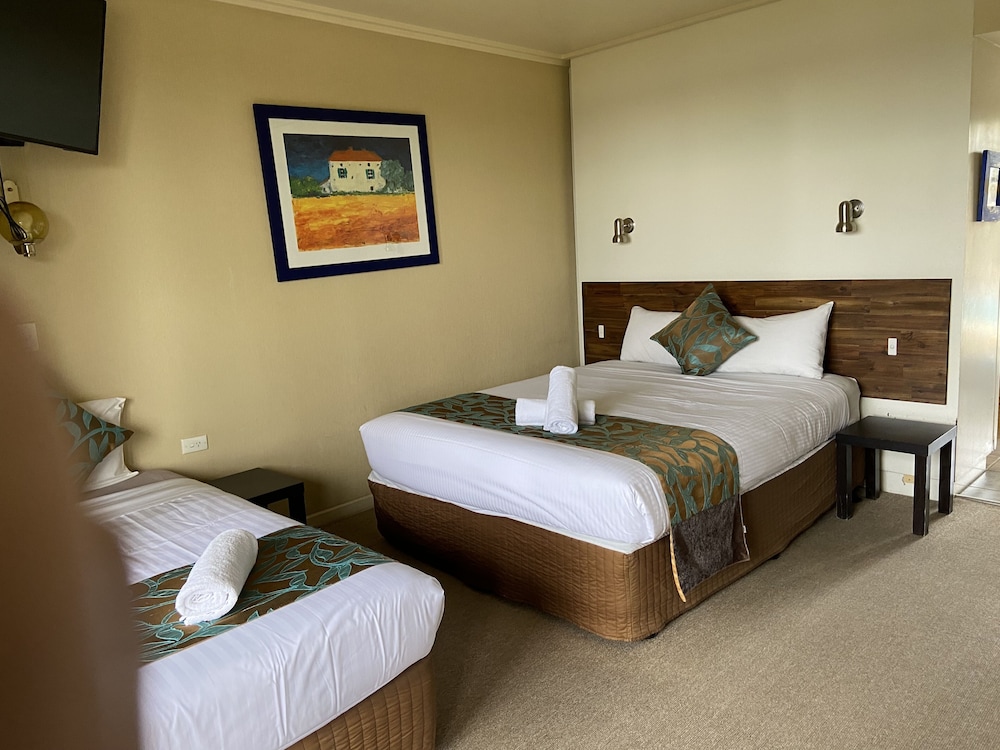 Deluxe Twin Room, 1 Bedroom, Kitchenette, Sea View photo 3
