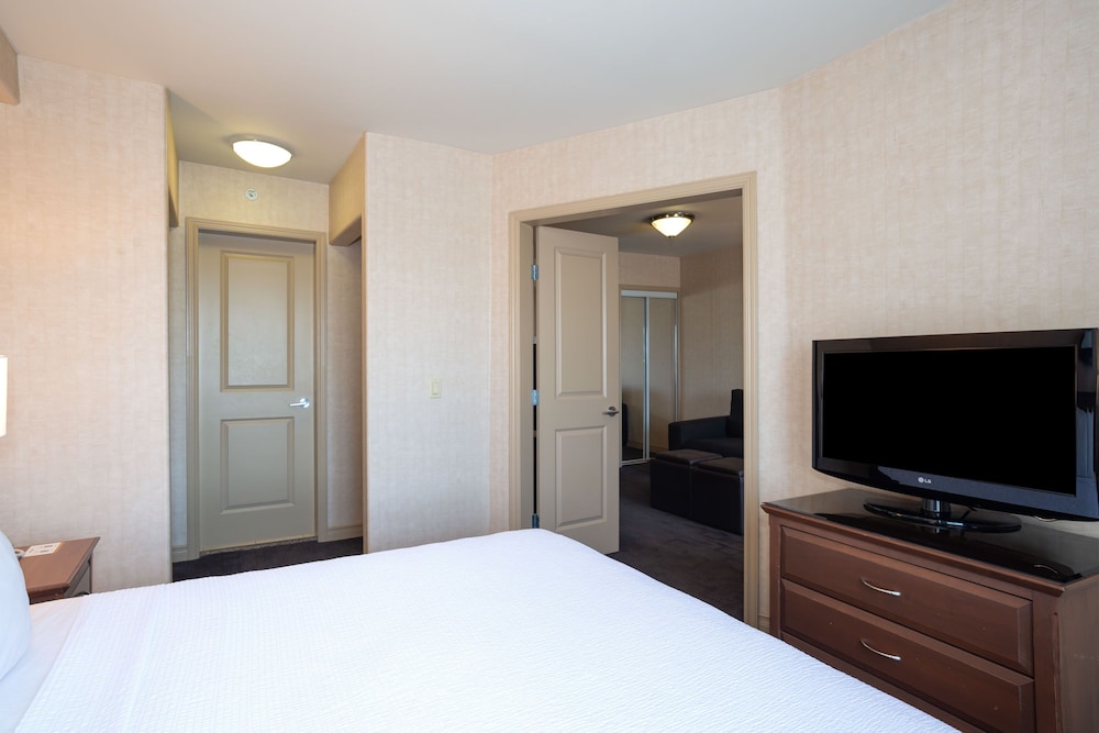Grand Suite, 1 King Bed, Kitchenette - Photo 6