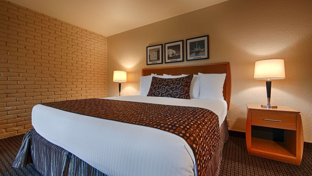 Standard Room, 1 Queen Bed, Balcony, Pool View photo 1