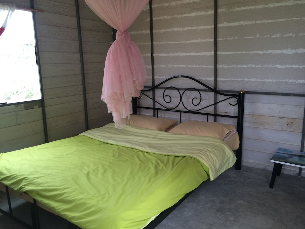 Standard Double Fan with Shared Bathroom