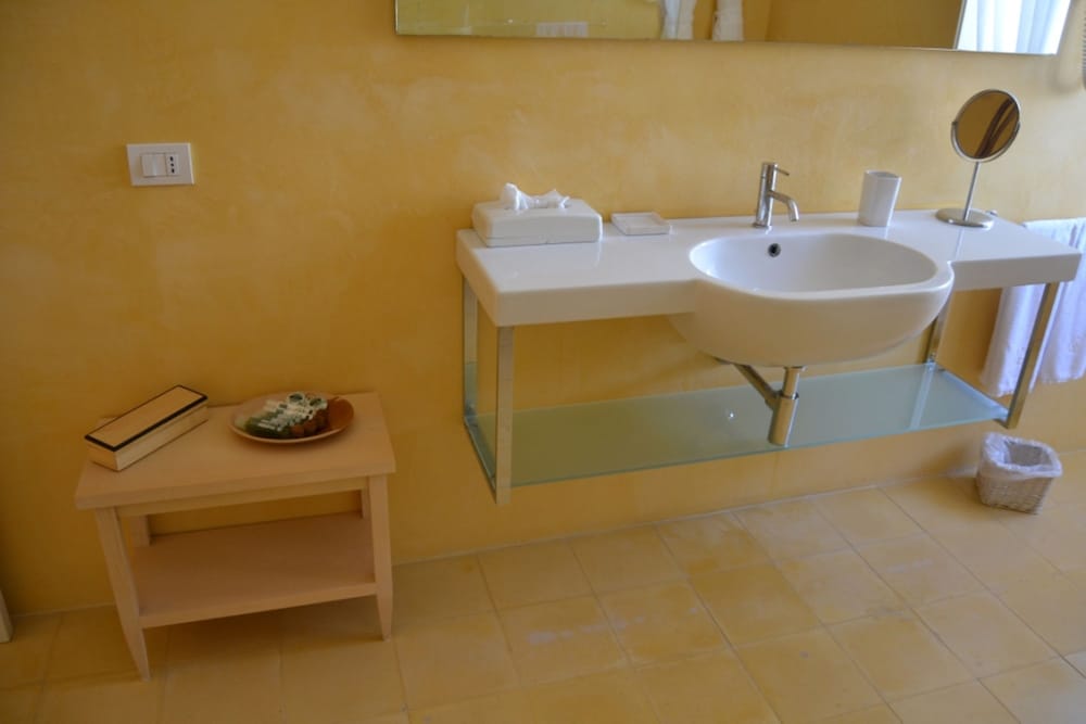 Suite - Photo 12