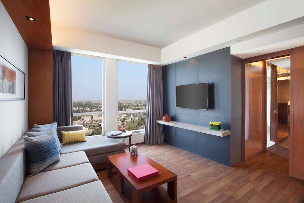 Regency, Suite - Photo 5