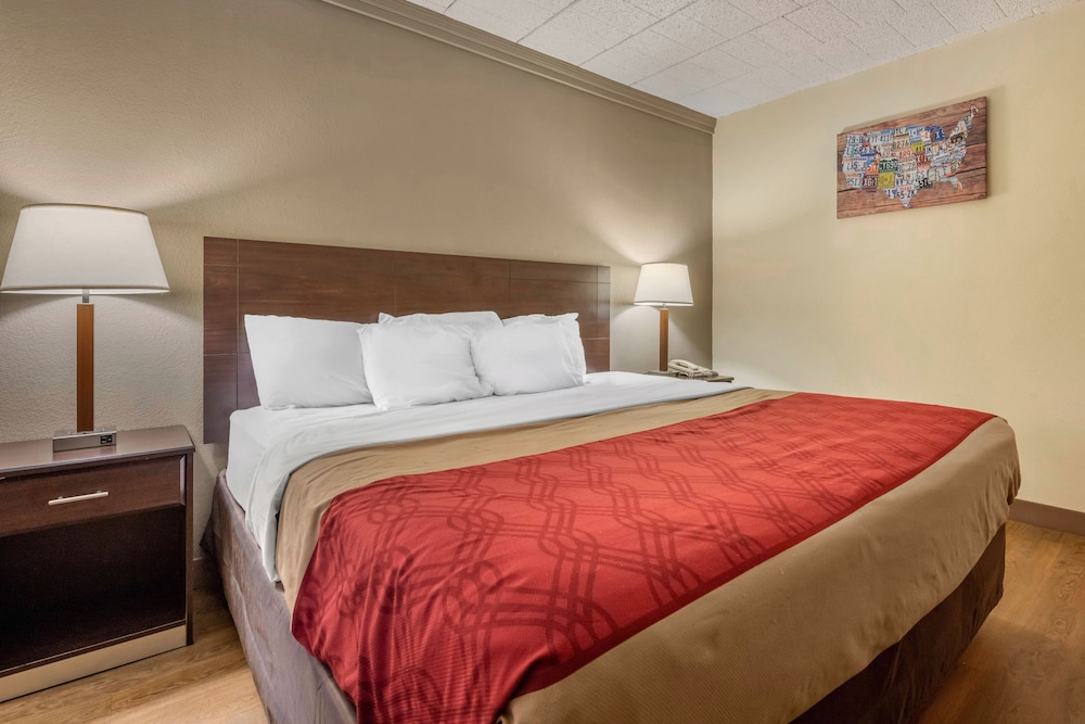 Standard Room, 1 King Bed, Non Smoking - Photo 5