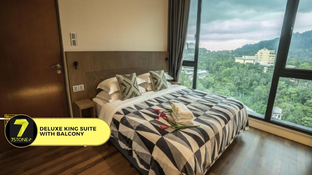 Deluxe King Suite with Balcony - Photo 1