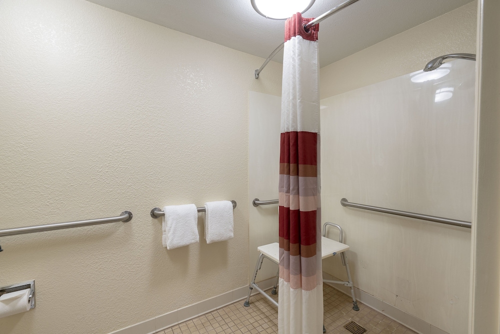 Superior Room, 1 King Bed, Accessible, Non Smoking (Roll-In Shower) - Photo 5