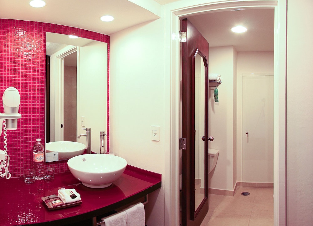 Superior Room, 1 King Bed - Photo 4