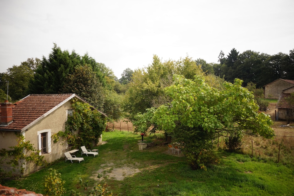 Cottage (Narcisse) photo 1