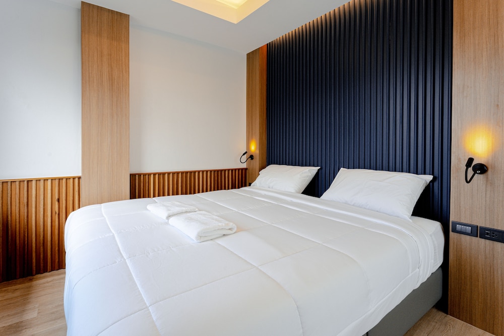 One Bedroom Suite - Photo 4
