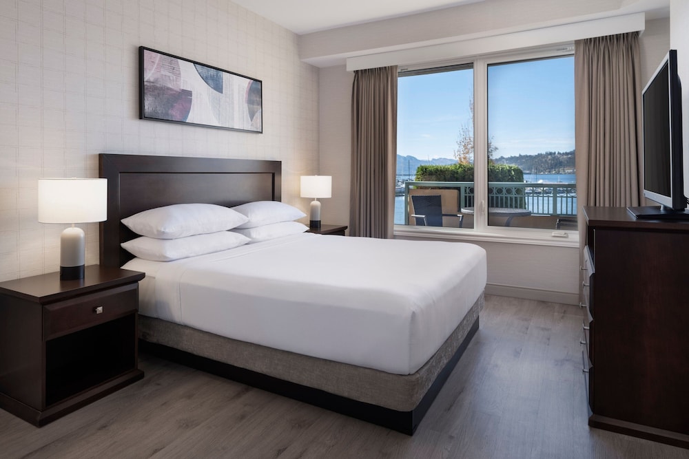 Grand Room, 2 Bedrooms, Lake View (Balcony) - Photo 4