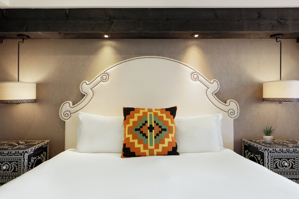 Room, 1 King Bed (Grove)