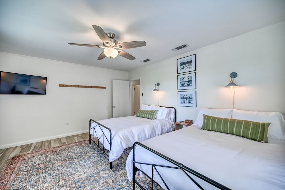 House, Multiple Beds, Patio (644 Cypress Ridge) photo 3