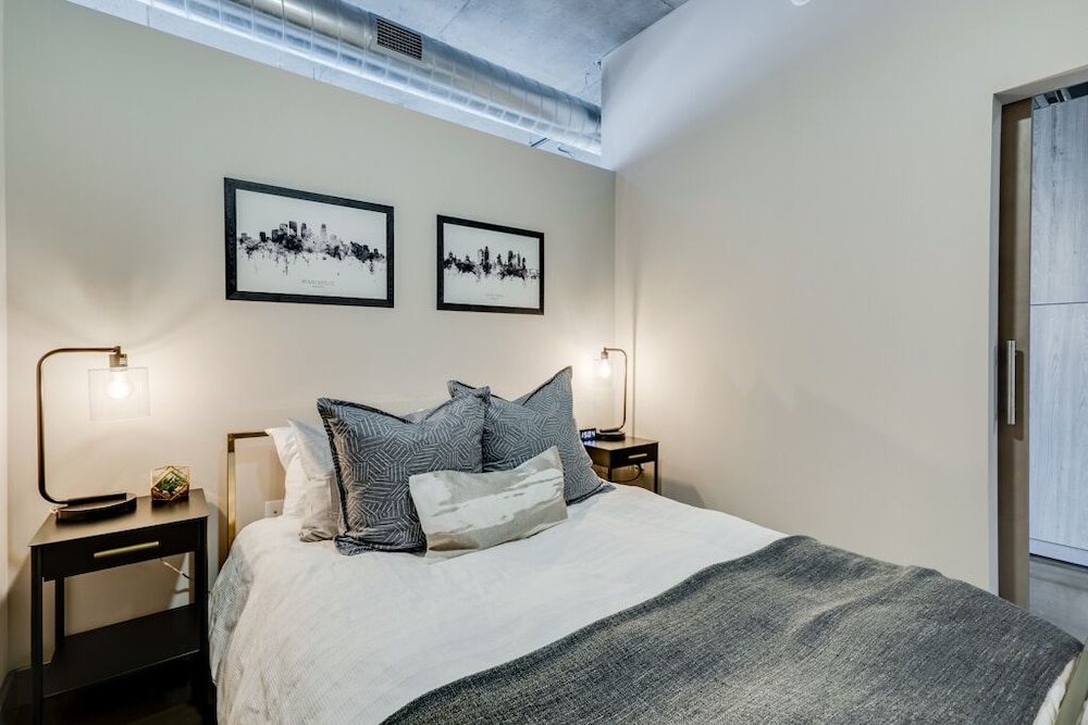 Condo, 1 Queen Bed With Sofa Bed, Balcony, City View photo 3