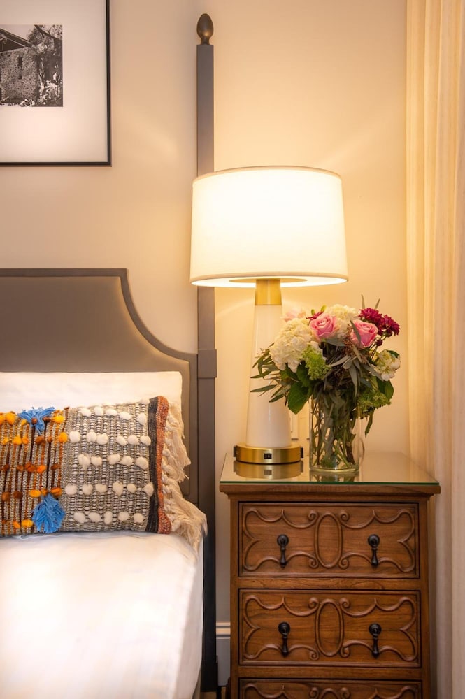 Deluxe Room, 1 Queen Bed (ADA Room) - Photo 3