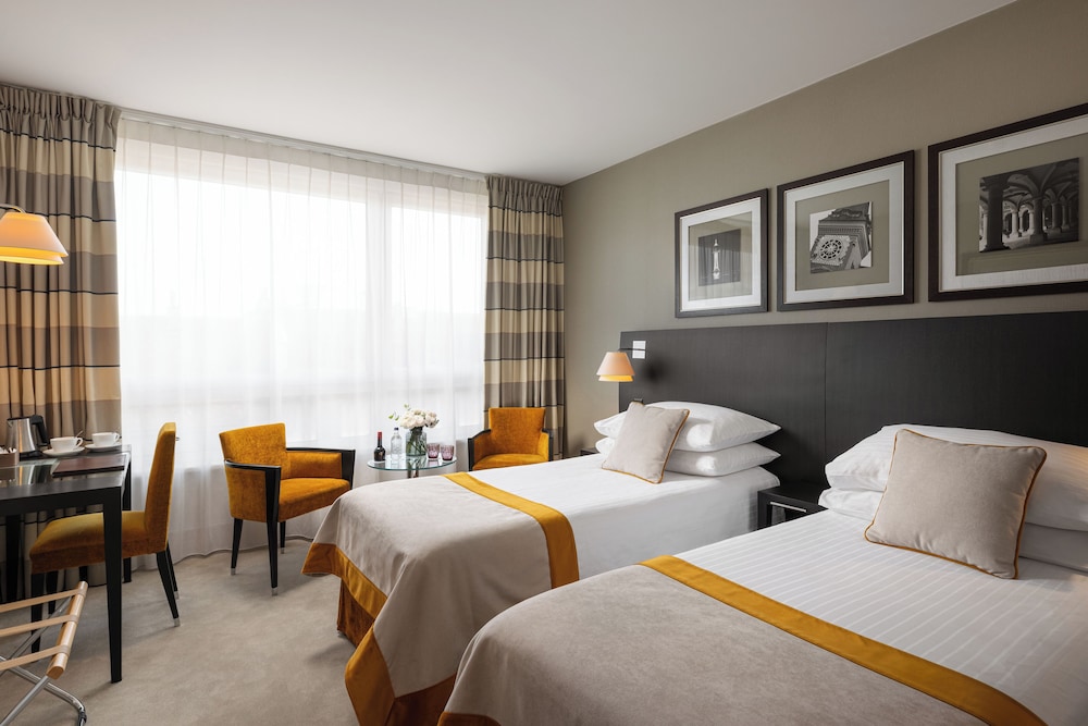 Signature Room thumbnail 6