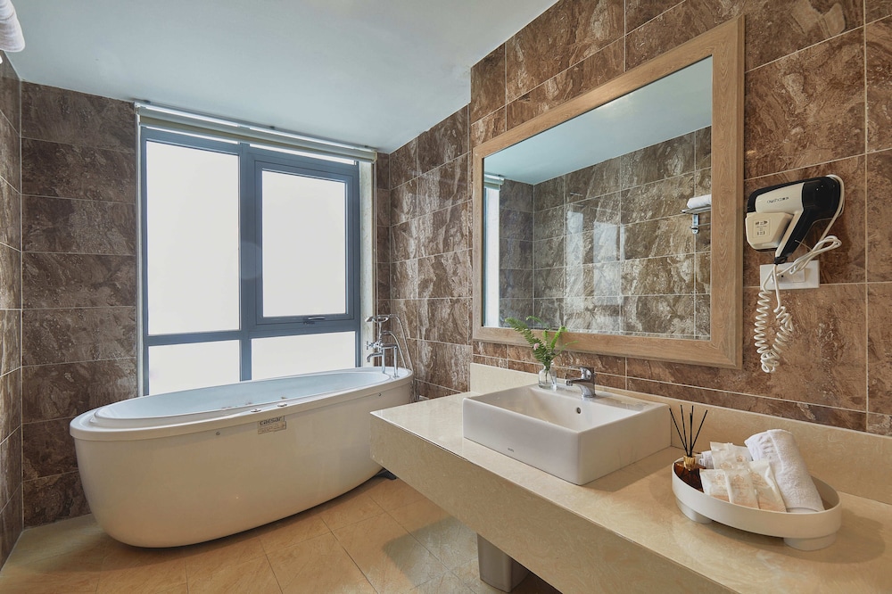 Premium Suite, 1 Bedroom, Bathtub, Executive Level photo 2