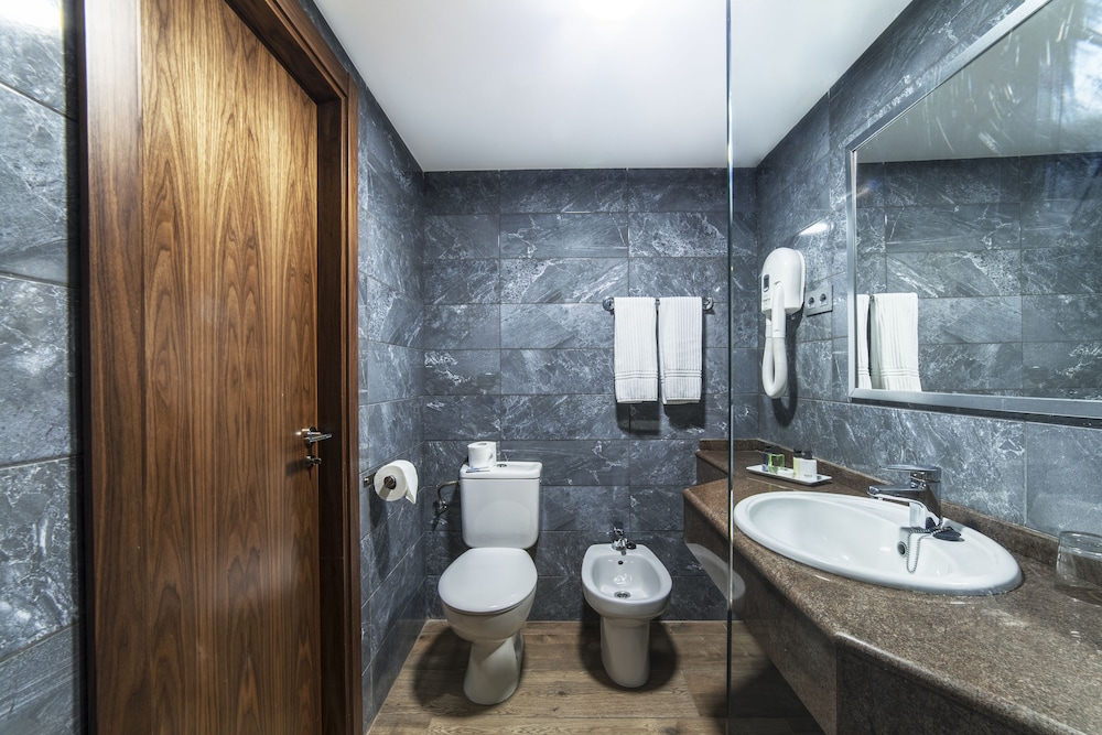 Standard Double or Twin Room, Balcony, City View - Photo 10