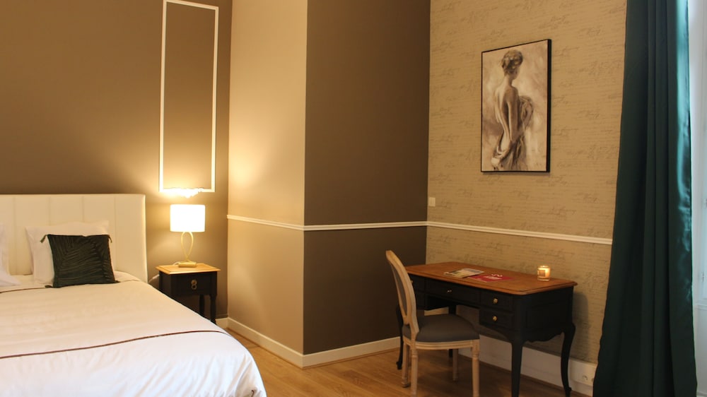 Deluxe Room - Photo 2