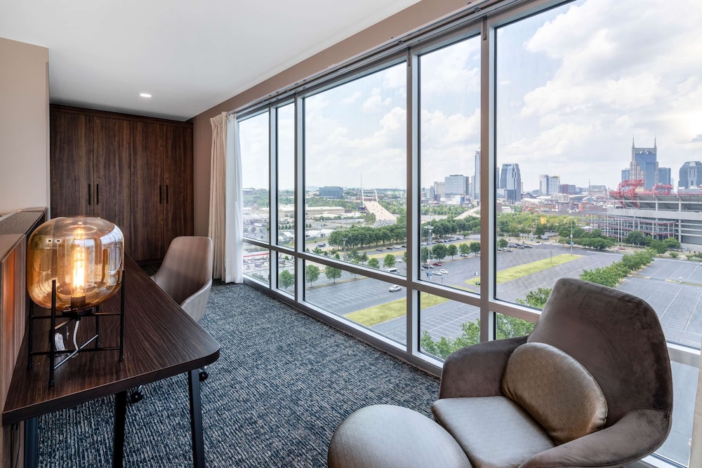 Studio Suite, 1 King Bed, Non Smoking, Corner, City View - Photo 2