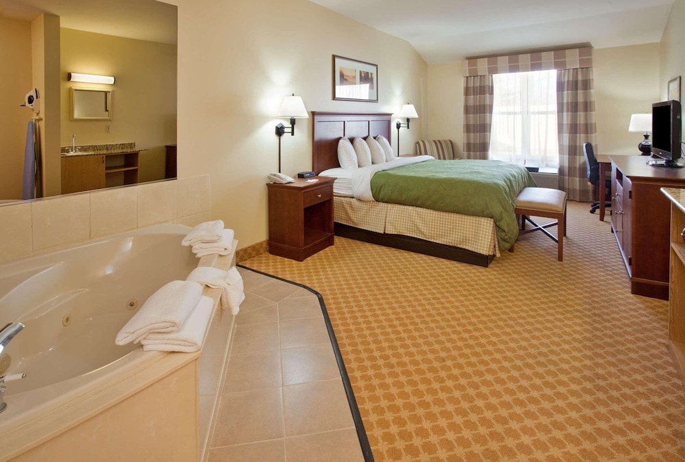 Suite, 1 King Bed, Non Smoking, Jetted Tub photo 1