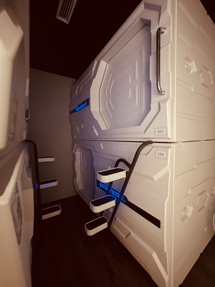 Economy Shared Dormitory, Women Only (4 People)