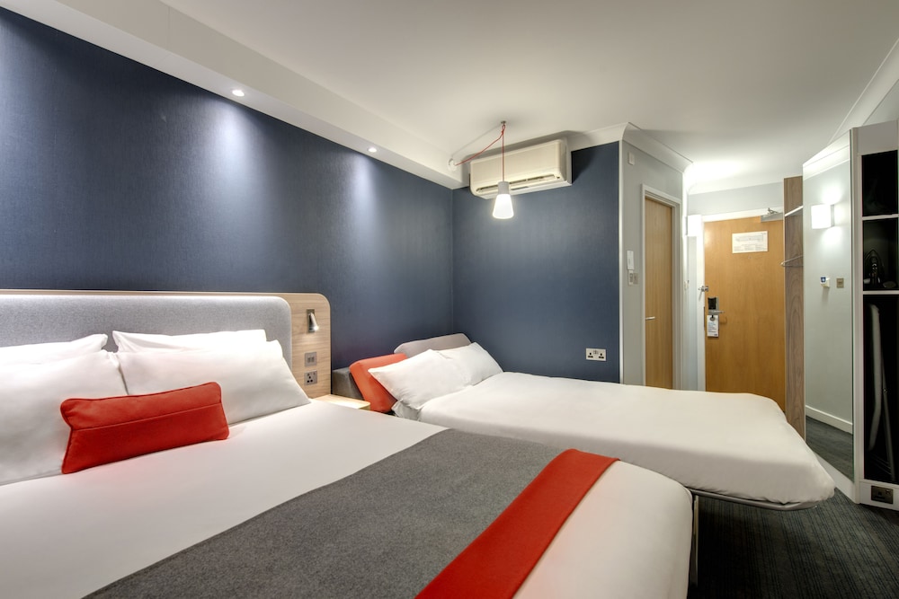Standard Room, 1 Double Bed with Sofa bed (with Free Hot Breakfast) photo 2
