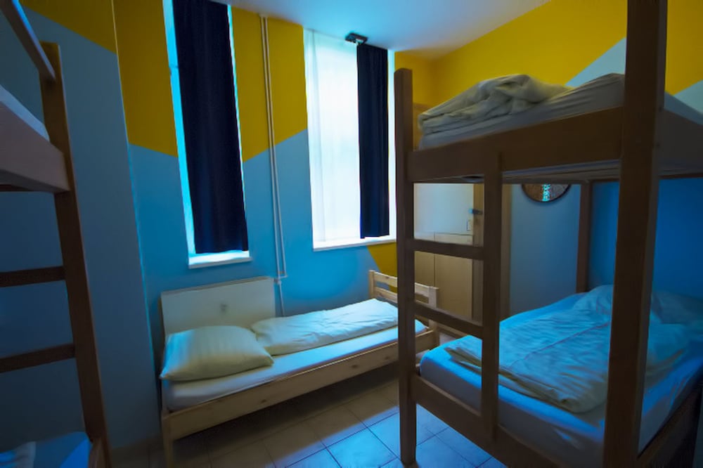 Bed in 6 Bed Shared Dormitory photo 2