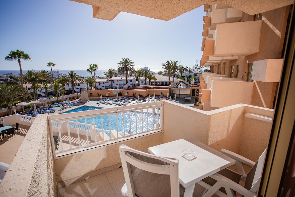 Premium Apartment, 1 Bedroom, Pool View (Single Use) thumbnail 6