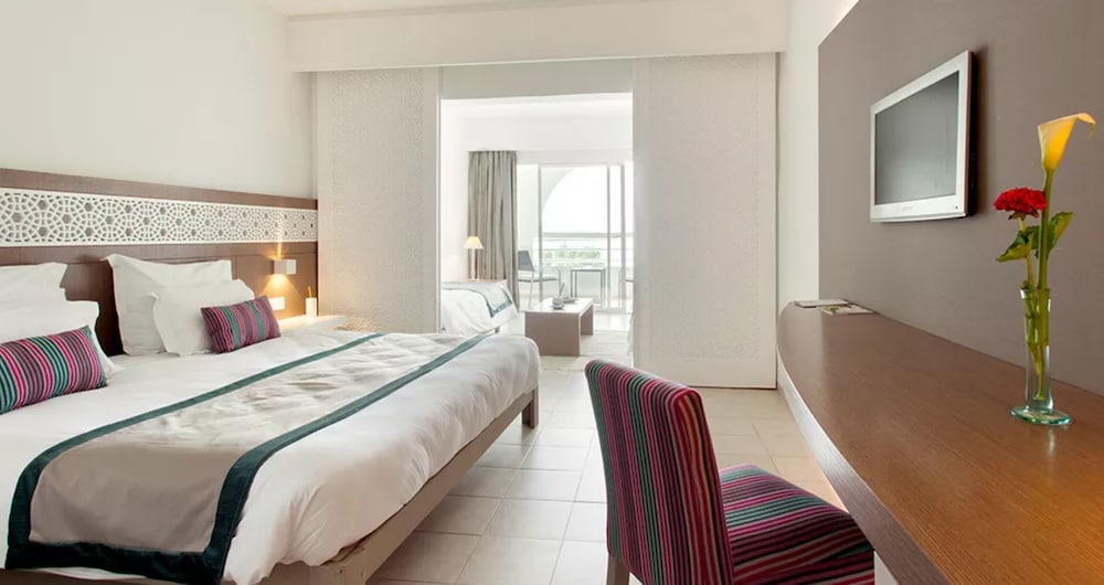 Superior Quadruple Room, Private Bathroom, Sea View - Photo 2