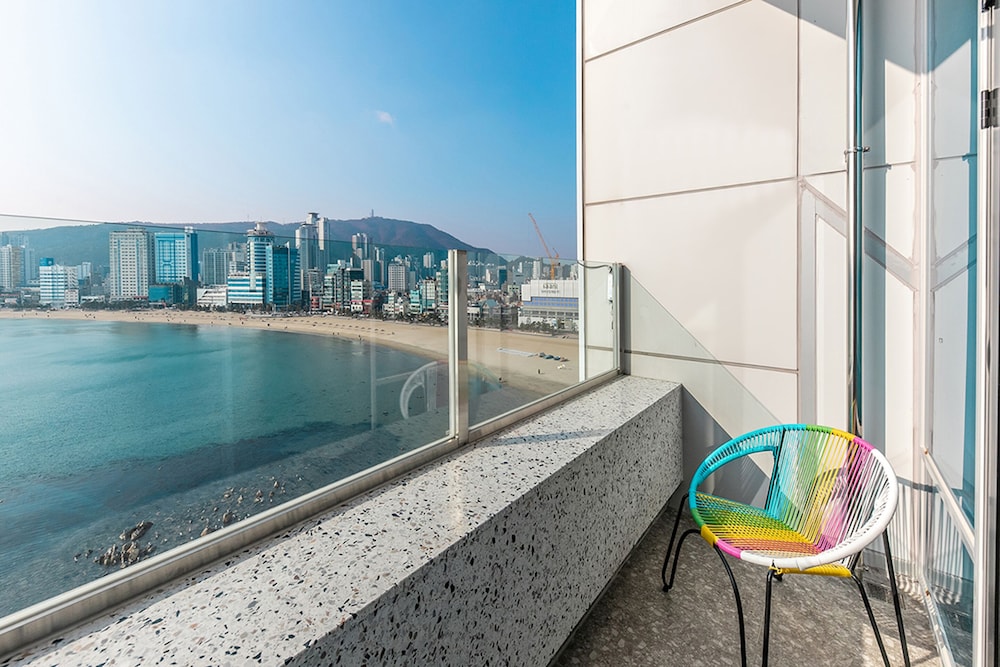 Valentine Suite Terrace Room--Breakfast Included,Starbucks Coffee Bean,OTT Available,15PM CI/13PM CO photo 3