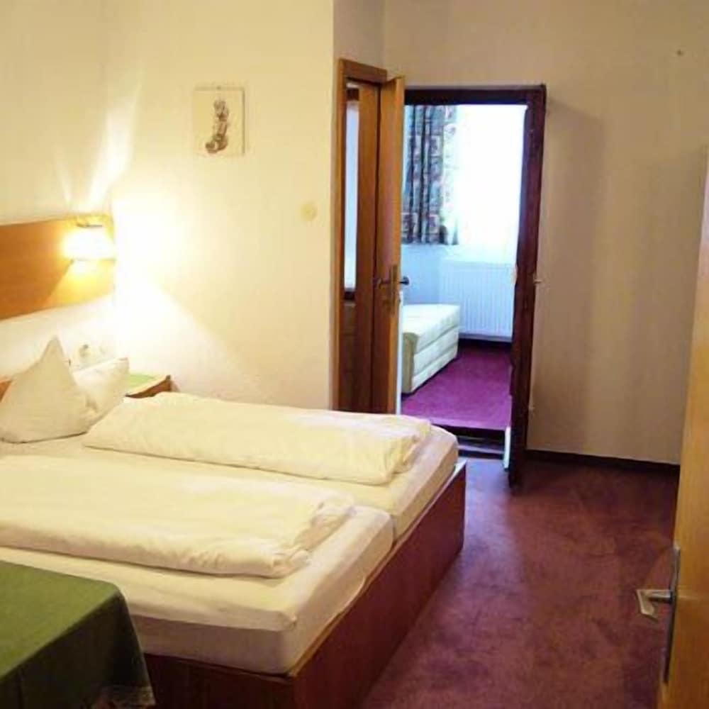 Standard Triple Room, Private Bathroom, Mountain View photo 1